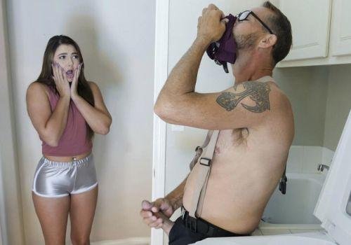 Cha Dượng Cuồng Si Mùi Lồn Con Riêng, Thủ Dâm Điên Cuồng Trước Cuộc Đụ Bạo Lực Bồn Tắm